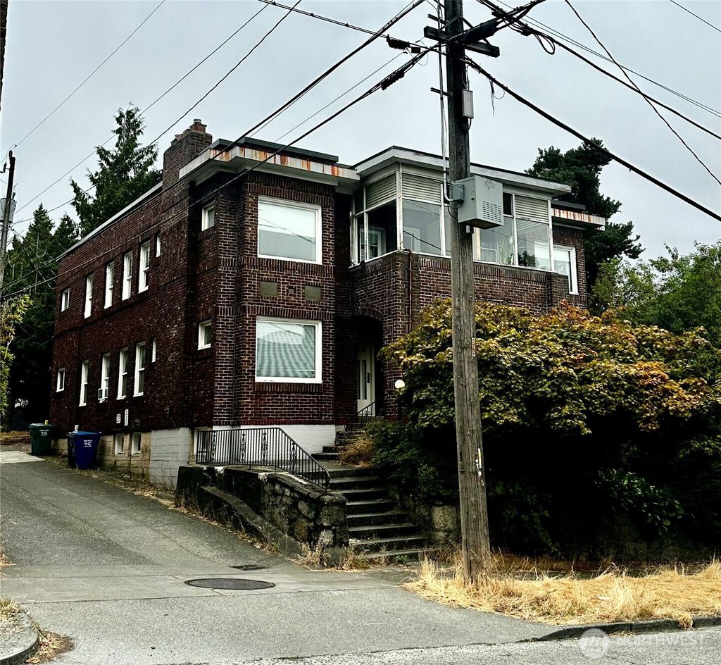 Photo of 914 N 40th Street, Seattle, WA 98103 (MLS # 2428505)
