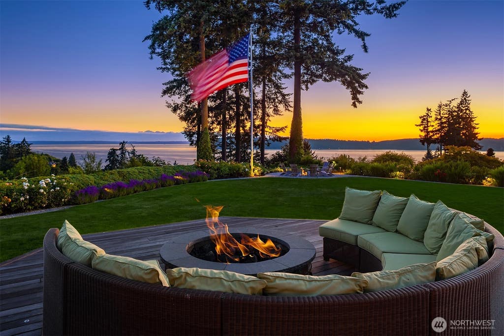 Photo of 9716 58th Place W, Mukilteo, WA 98275 (MLS # 2456856)