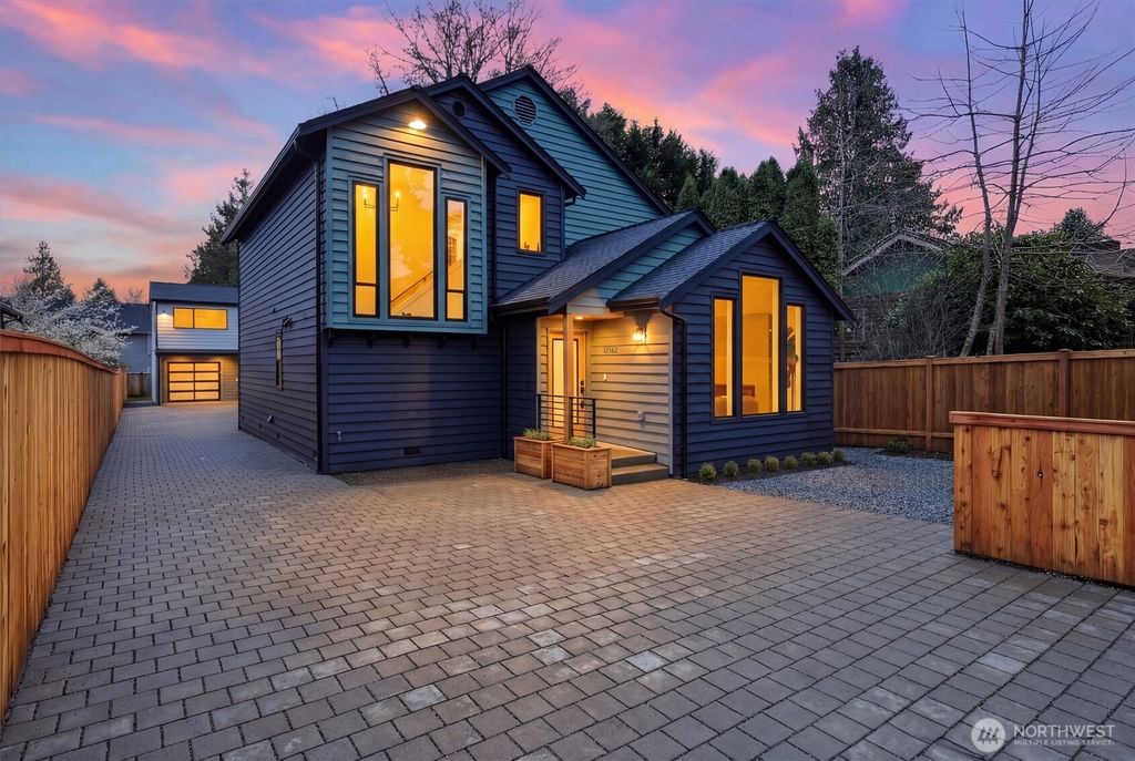 Photo of 12562 17th Avenue NE, Seattle, WA 98125 (MLS # 2486411)