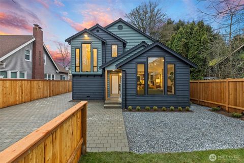 Photo of 12562 17th Avenue NE, Seattle, WA 98125 (MLS # 2486411)