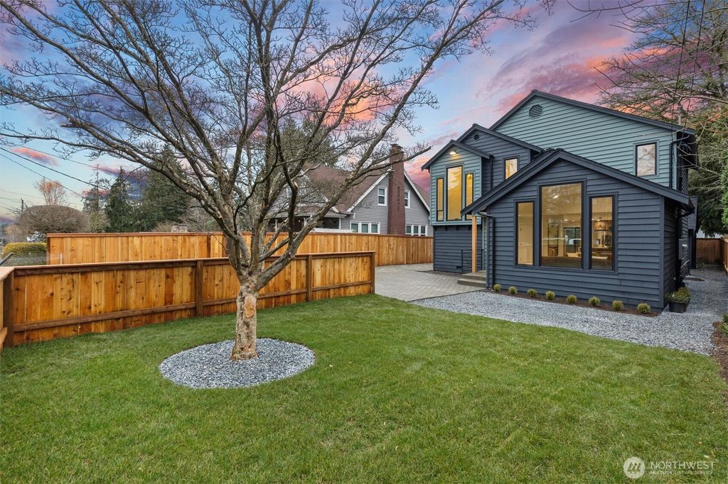 Photo of 12562 17th Avenue NE, Seattle, WA 98125 (MLS # 2486411)