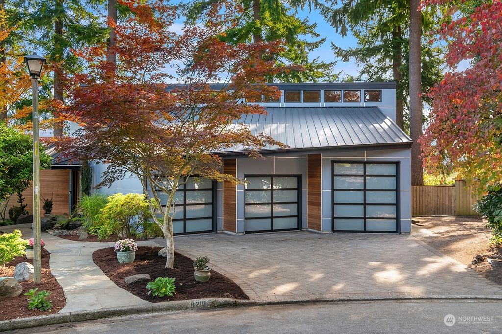 Photo of 9219 NE 131st Court, Kirkland, WA 98034 (MLS # 2294423)