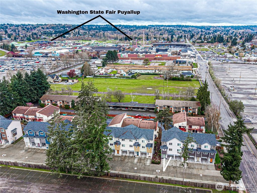 Photo of 334 9th Avenue SE #A4, Puyallup, WA 98372 (MLS # 2496153)