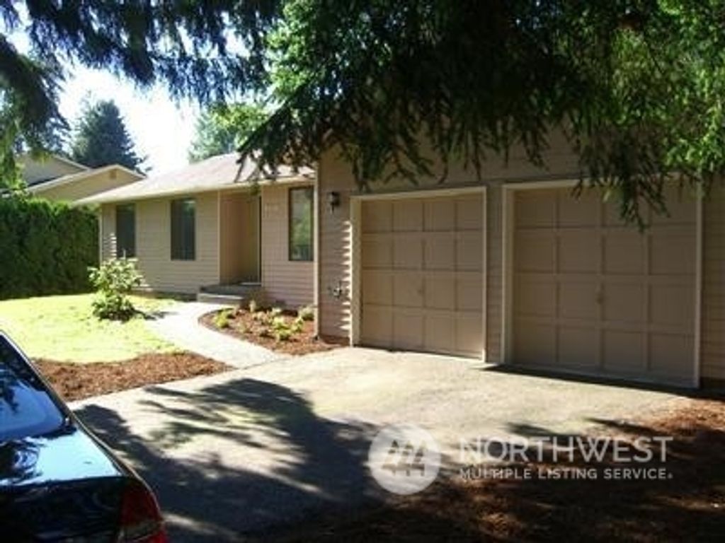 Photo of 8142 NE 145th Place, Kenmore, WA 98028 (MLS # 2062235)