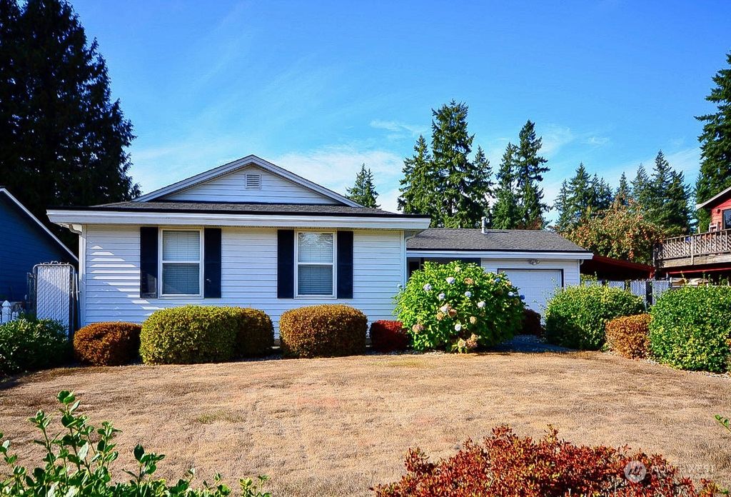Photo of 816 S 327th Street, Federal Way, WA 98003 (MLS # 2161766)
