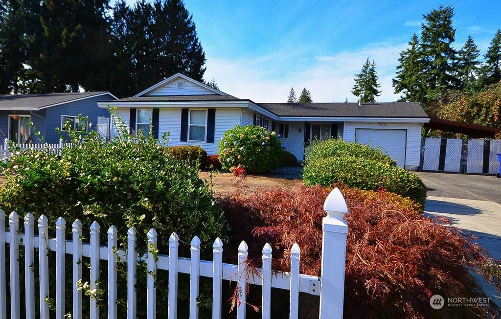 Photo of 816 S 327th Street, Federal Way, WA 98003 (MLS # 2161766)