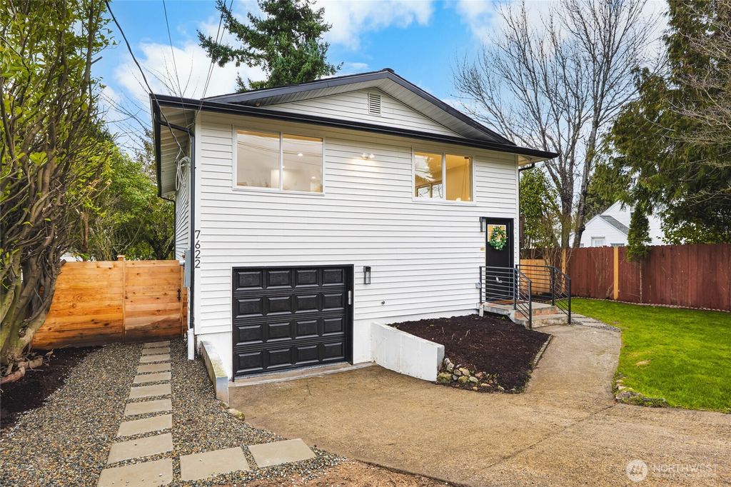 Photo of 7622 S Thompson Ave Ave, Tacoma, WA 98408 (MLS # 2467905)