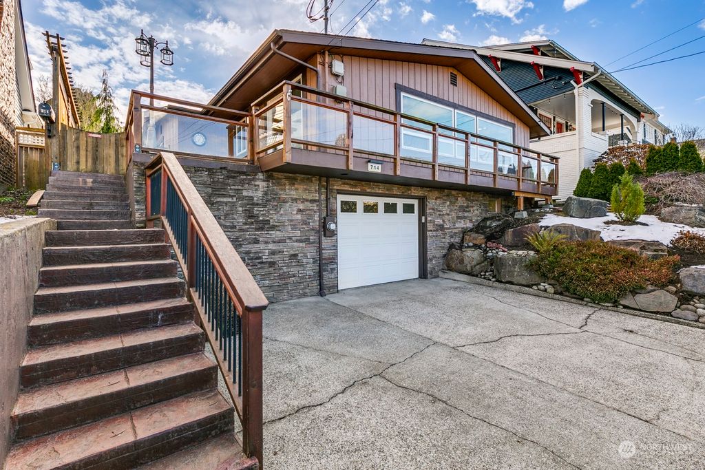 Photo of 714 33rd Street, Everett, WA 98201 (MLS # 2330577)