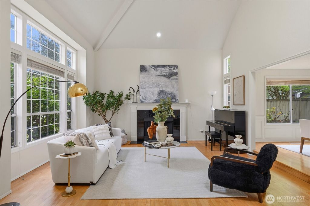 Photo of 26057 SE 38th St, Sammamish, WA 98029 (MLS # 2510825)