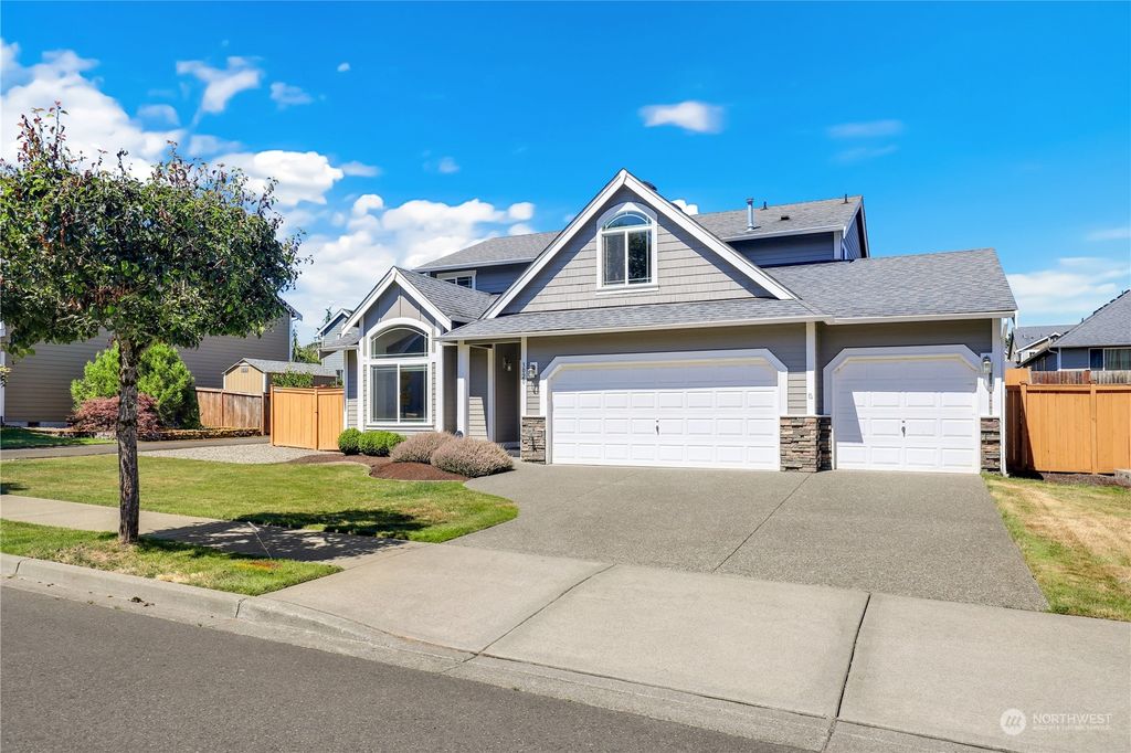 Photo of 3020 SW 311th Street, Federal Way, WA 98023 (MLS # 2269604)