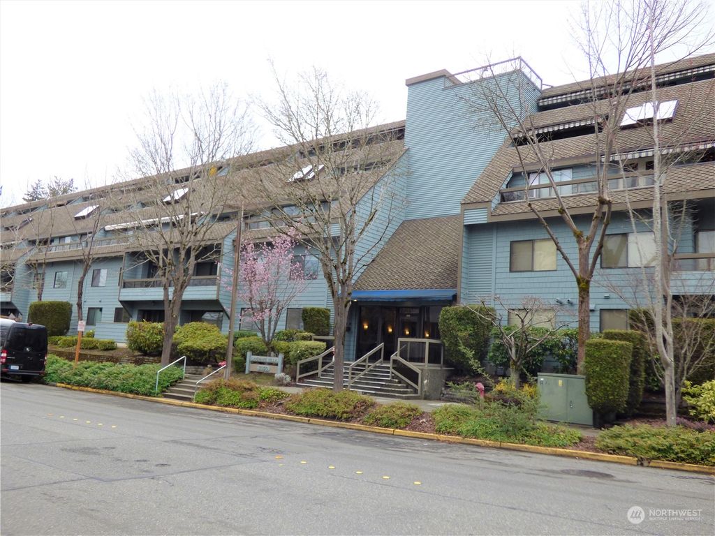 Photo of 3030 80th Avenue SE #508, Mercer Island, WA 98040 (MLS # 2078266)