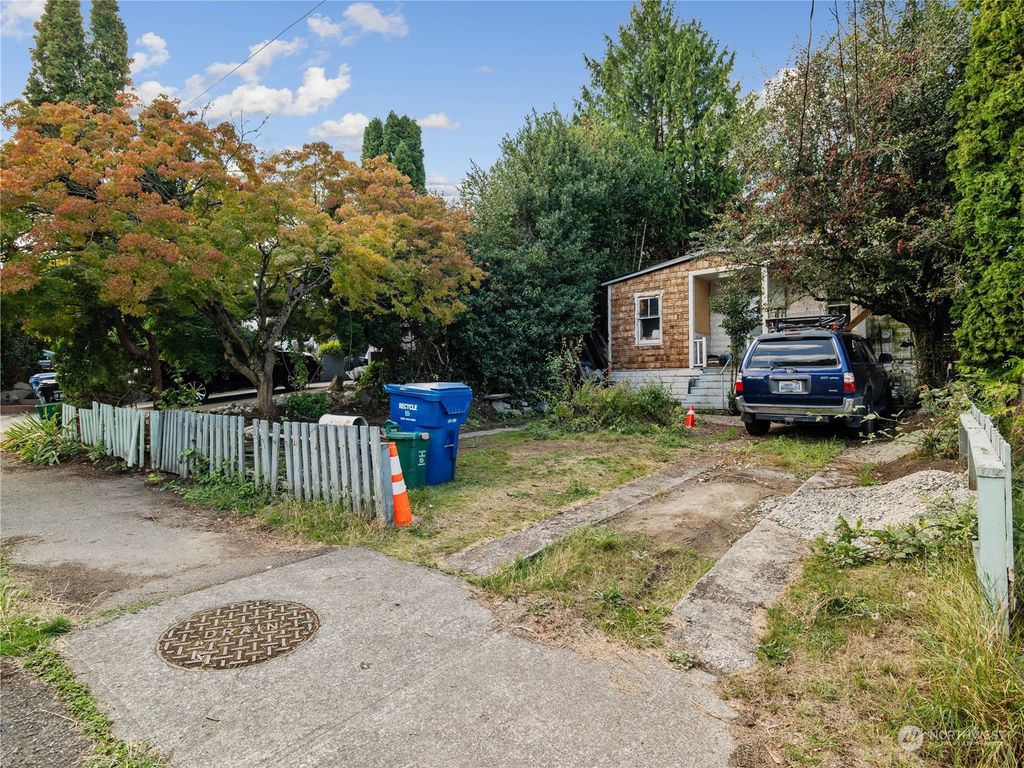 Photo of 2605 21st Avenue S, Seattle, WA 98144 (MLS # 2282380)