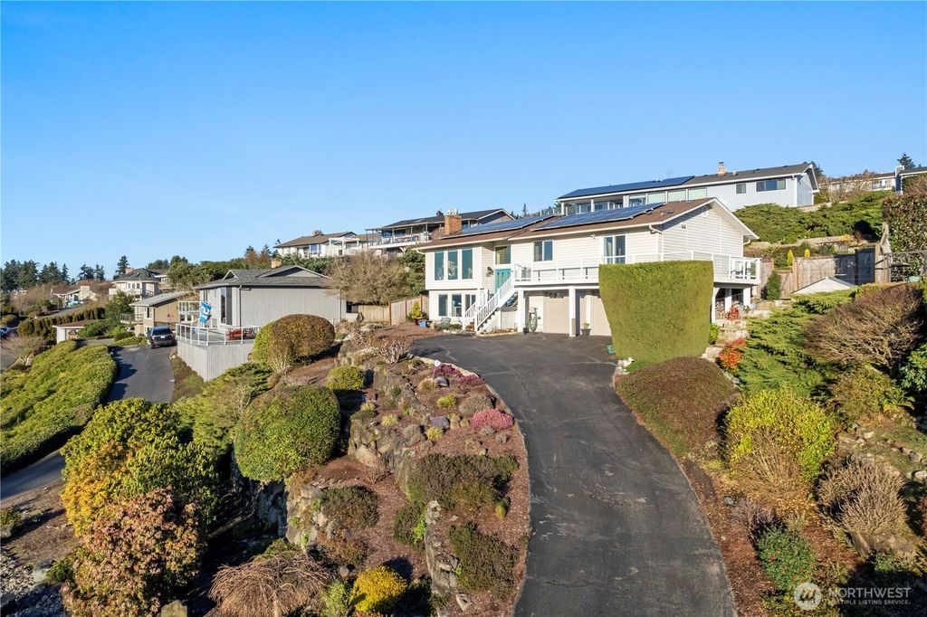 Photo of 5737 Overlook Avenue NE, Tacoma, WA 98422 (MLS # 2470974)