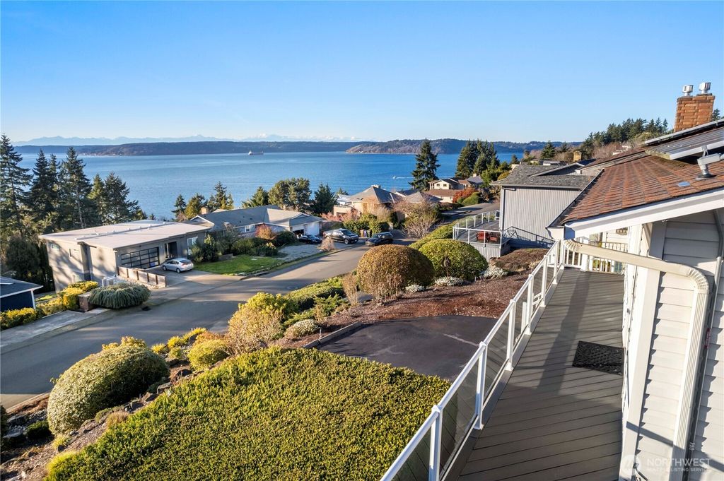 Photo of 5737 Overlook Avenue NE, Tacoma, WA 98422 (MLS # 2470974)