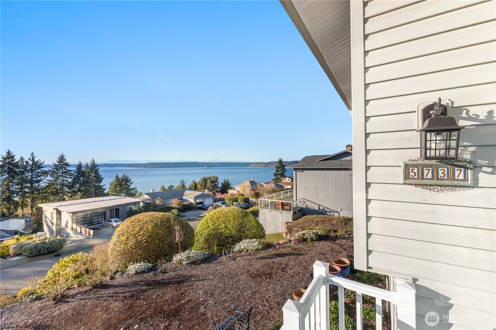 5737 Overlook Avenue NE