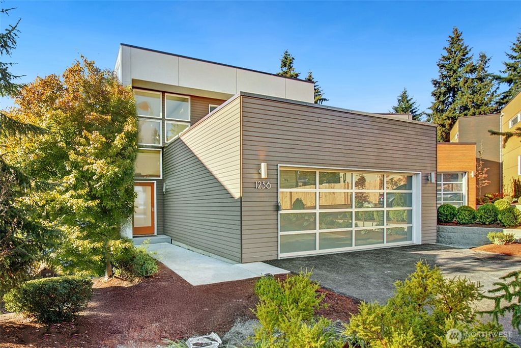 Photo of 1236 NE 117th Street, Seattle, WA 98125 (MLS # 2440130)