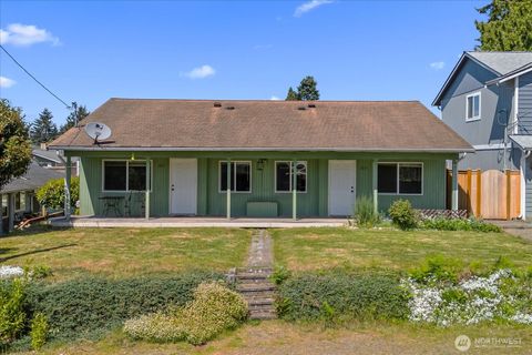 Photo of 2215 Jackson Avenue, Everett, WA 98203 (MLS # 2522016)