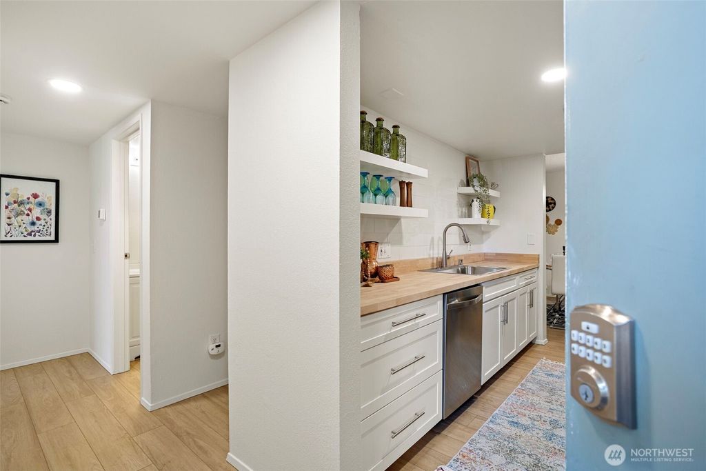 Photo of 14331 124th Avenue NE #C26, Kirkland, WA 98034 (MLS # 2470541)