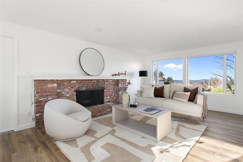 Photo of 13405 SE 43rd Street, Bellevue, WA 98006 (MLS # 2309866)