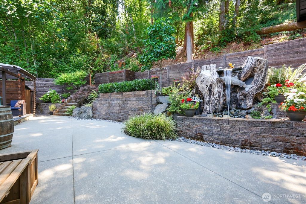 Photo of 565 SE Croston Lane, Issaquah, WA 98027 (MLS # 2421168)
