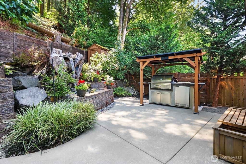Photo of 565 SE Croston Lane, Issaquah, WA 98027 (MLS # 2421168)