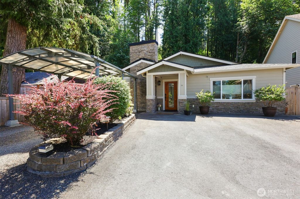 Photo of 565 SE Croston Lane, Issaquah, WA 98027 (MLS # 2421168)