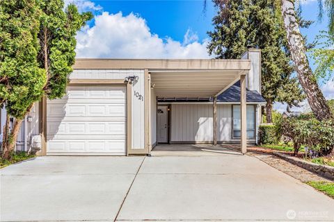 Photo of 1021 30th Street NE, Auburn, WA 98002 (MLS # 2512876)