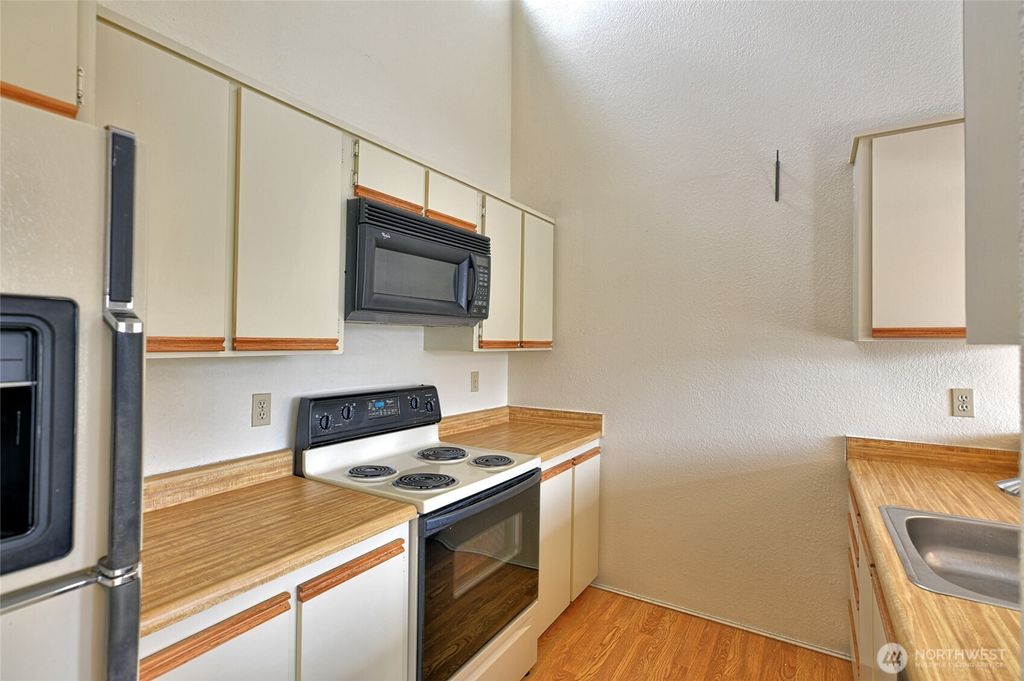 Photo of 820 E Cady Road #E304, Everett, WA 98203 (MLS # 2421896)