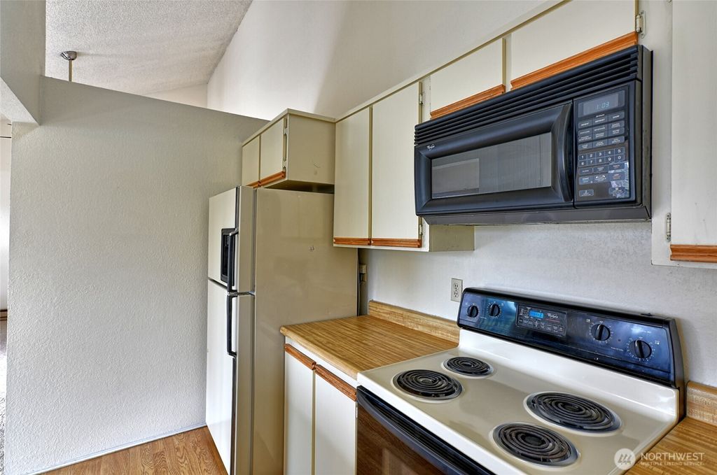 Photo of 820 E Cady Road #E304, Everett, WA 98203 (MLS # 2421896)