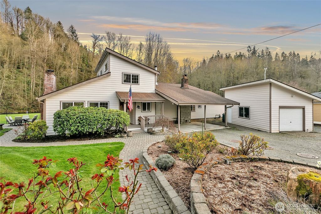 Photo of 13401 SE 151st Street, Renton, WA 98058 (MLS # 2354424)