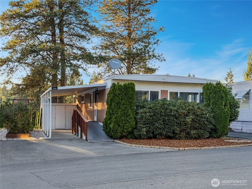 Photo of 2101 S 324th Street #324, Federal Way, WA 98003 (MLS # 2593277)
