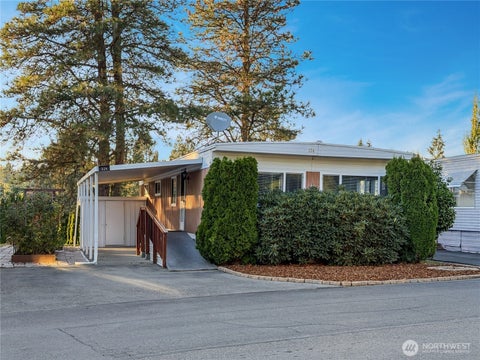 Photo of 2101 S 324th Street #324, Federal Way, WA 98003 (MLS # 2593277)