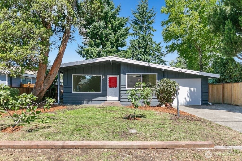 Photo of 318 S 108th Place, Seattle, WA 98168 (MLS # 2415459)