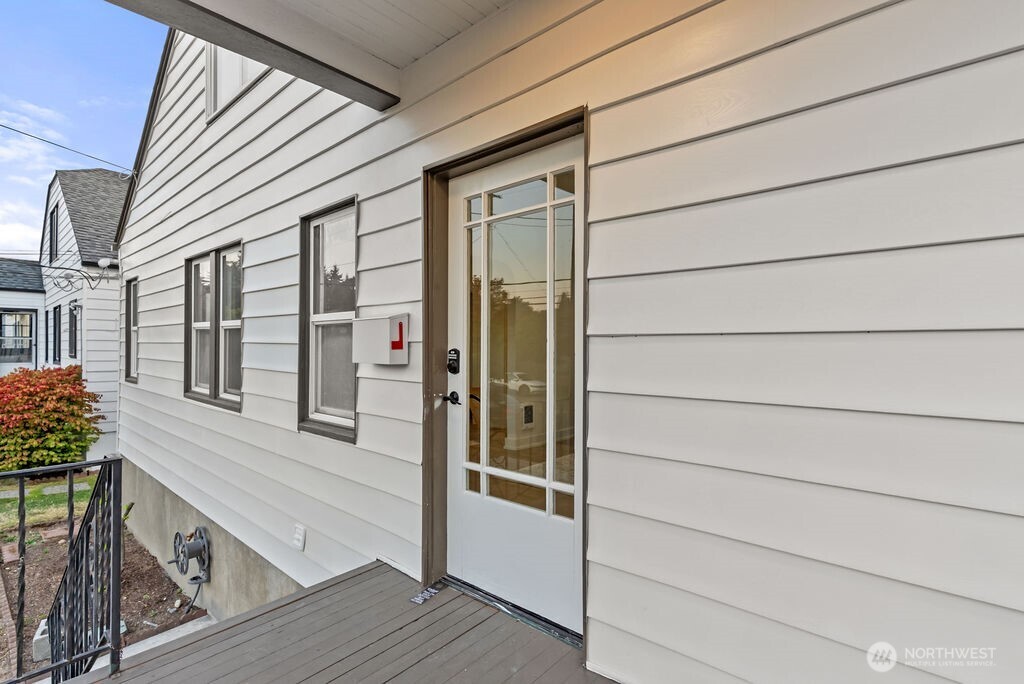 1214 N Proctor
