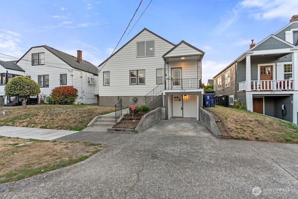 1214 N Proctor