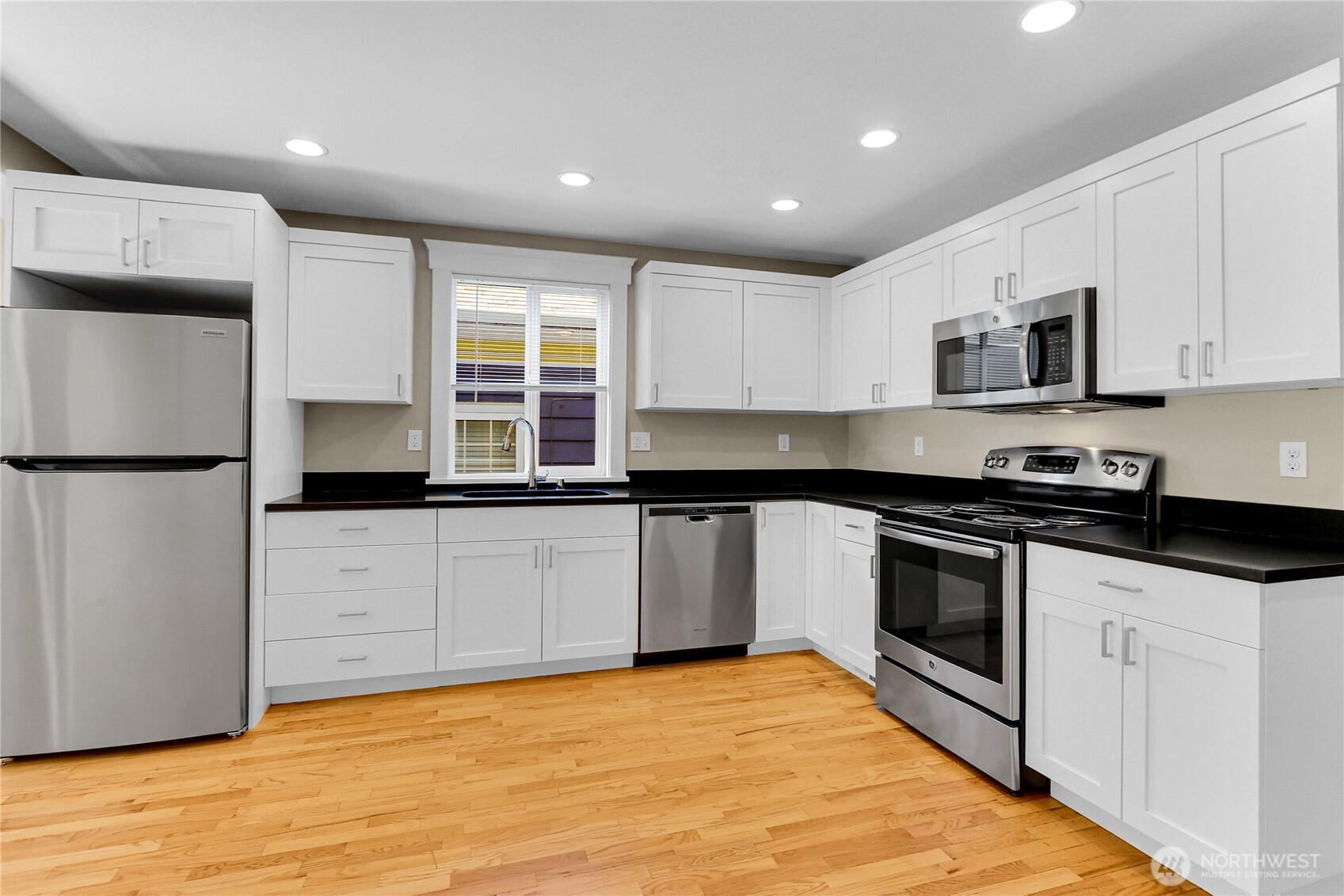 1906 5th Avenue W