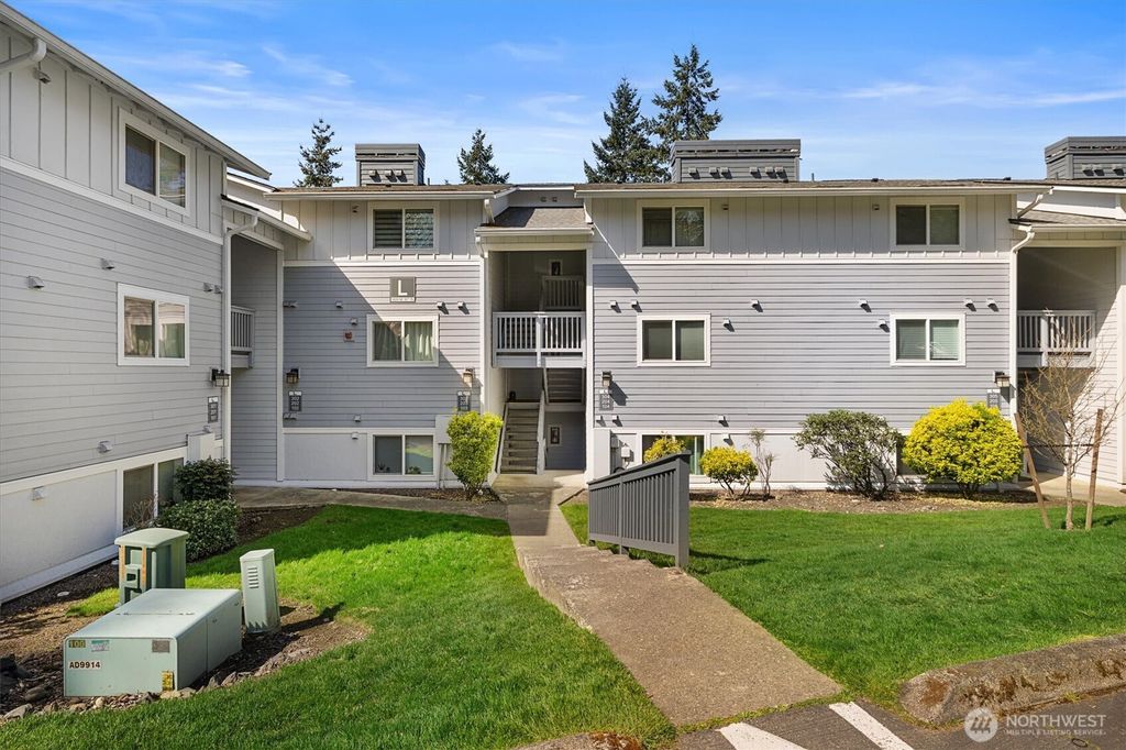 Photo of 14206 NE 181st Place #L202, Woodinville, WA 98072 (MLS # 2495470)