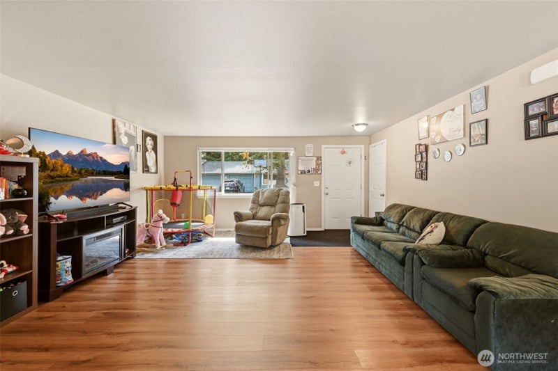 7016 Gaston Lane SW
