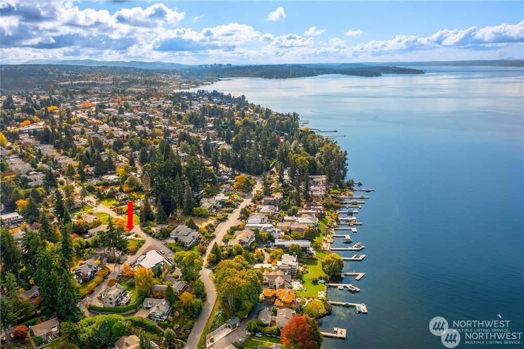 Photo of 928 18th Avenue W, Kirkland, WA 98033 (MLS # 2245882)