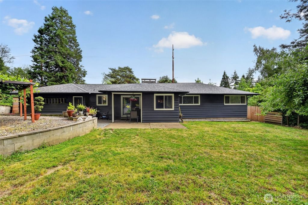 Photo of 621 E Summa Street, Centralia, WA 98531 (MLS # 2535604)
