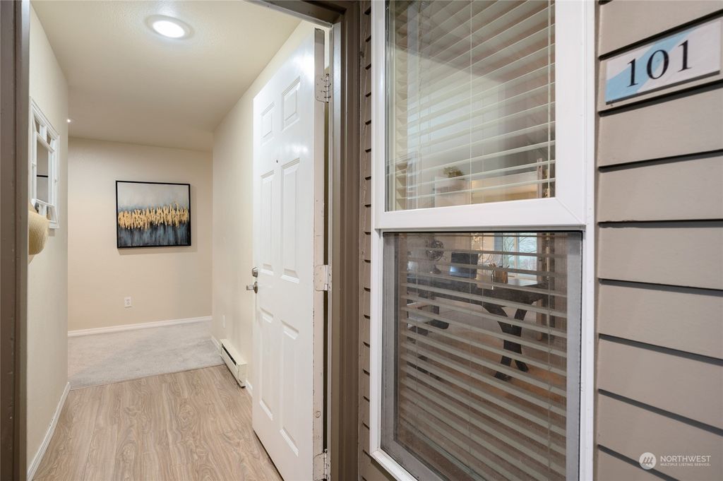 Photo of 204 Mountain Park Boulevard SW #C101, Issaquah, WA 98027 (MLS # 2043256)