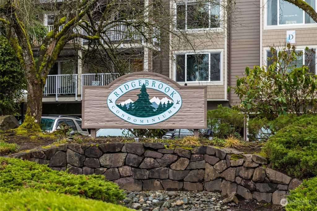 Photo of 204 Mountain Park Boulevard SW #C101, Issaquah, WA 98027 (MLS # 2043256)