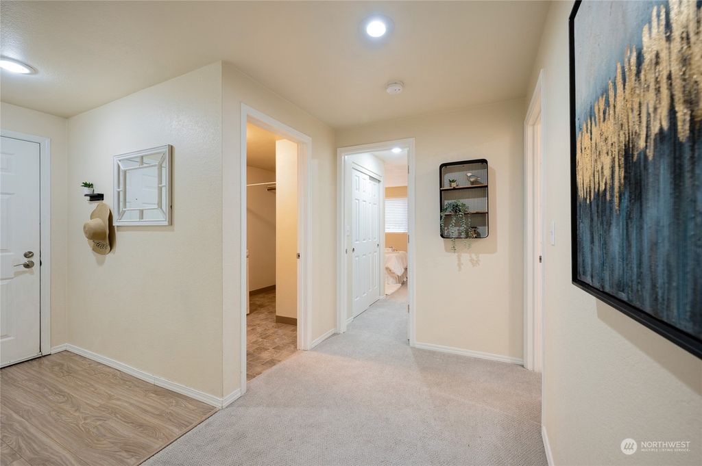 Photo of 204 Mountain Park Boulevard SW #C101, Issaquah, WA 98027 (MLS # 2043256)