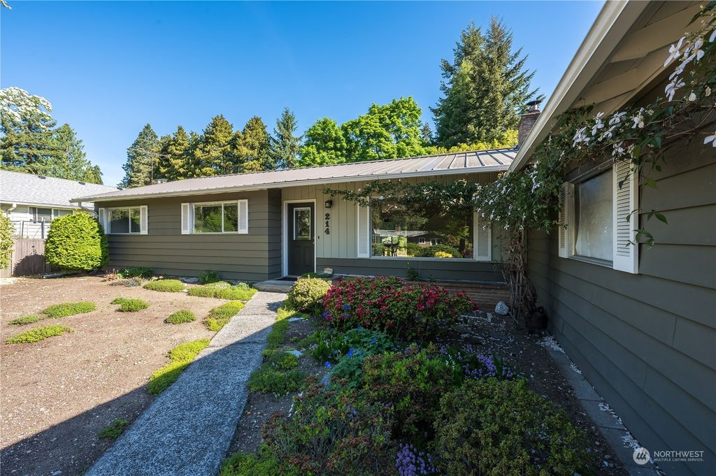 Photo of 214 N 168th Street, Shoreline, WA 98133 (MLS # 2236877)