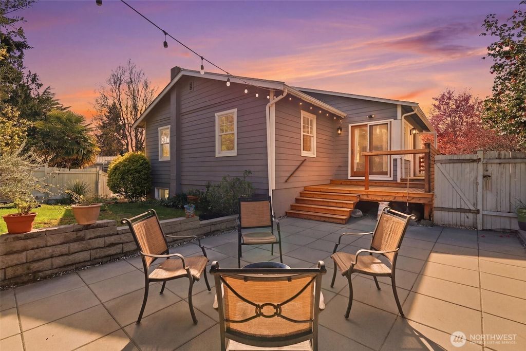 Photo of 4725 SW Graham St St, Seattle, WA 98136 (MLS # 2503360)