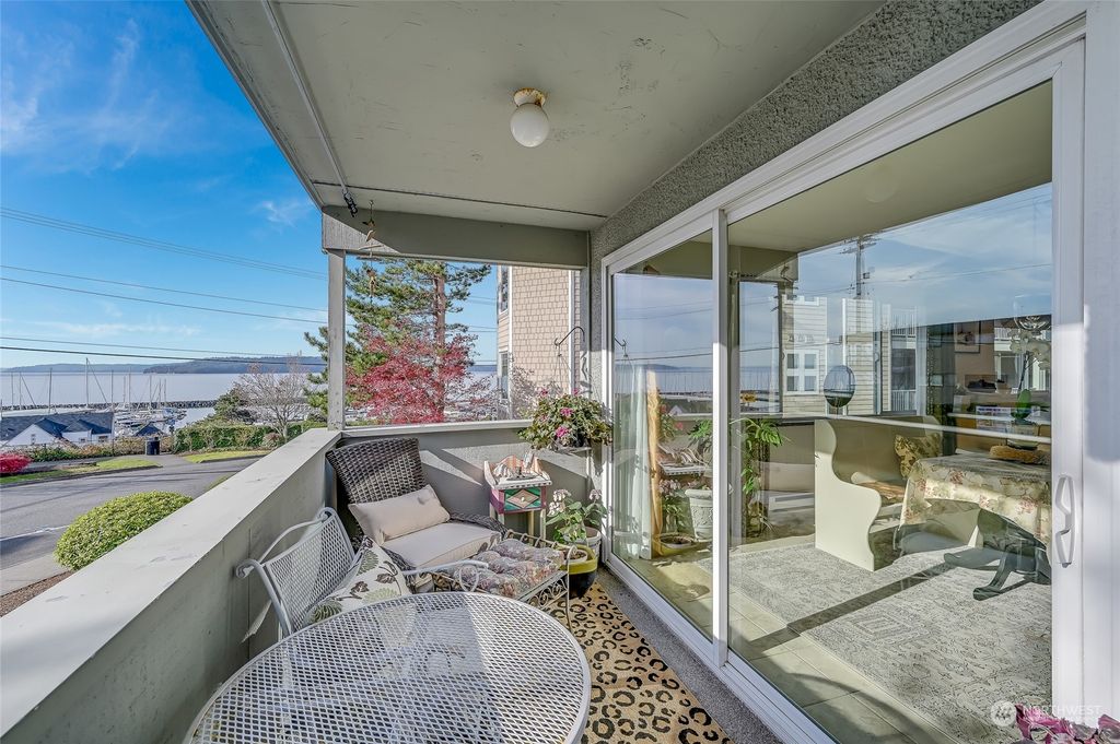 Photo of 528 S 223rd Street #111, Des Moines, WA 98198 (MLS # 2308584)