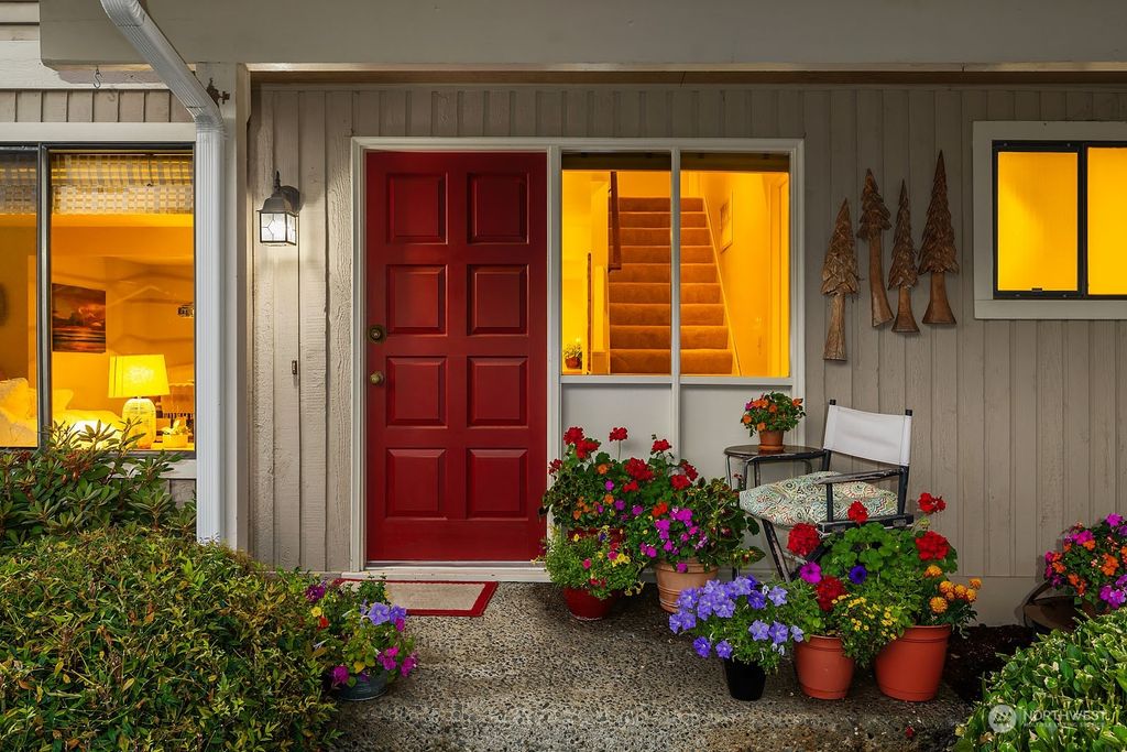 Photo of 4830 158th Place SE, Bellevue, WA 98006 (MLS # 2148524)