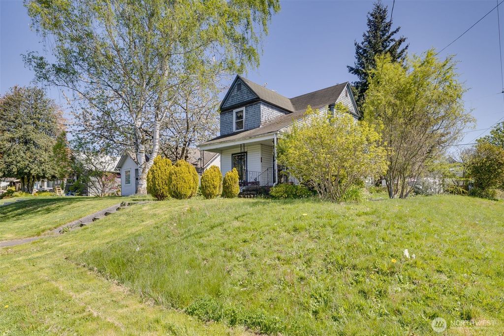 Photo of 2231 Highland Avenue, Everett, WA 98201 (MLS # 2361915)