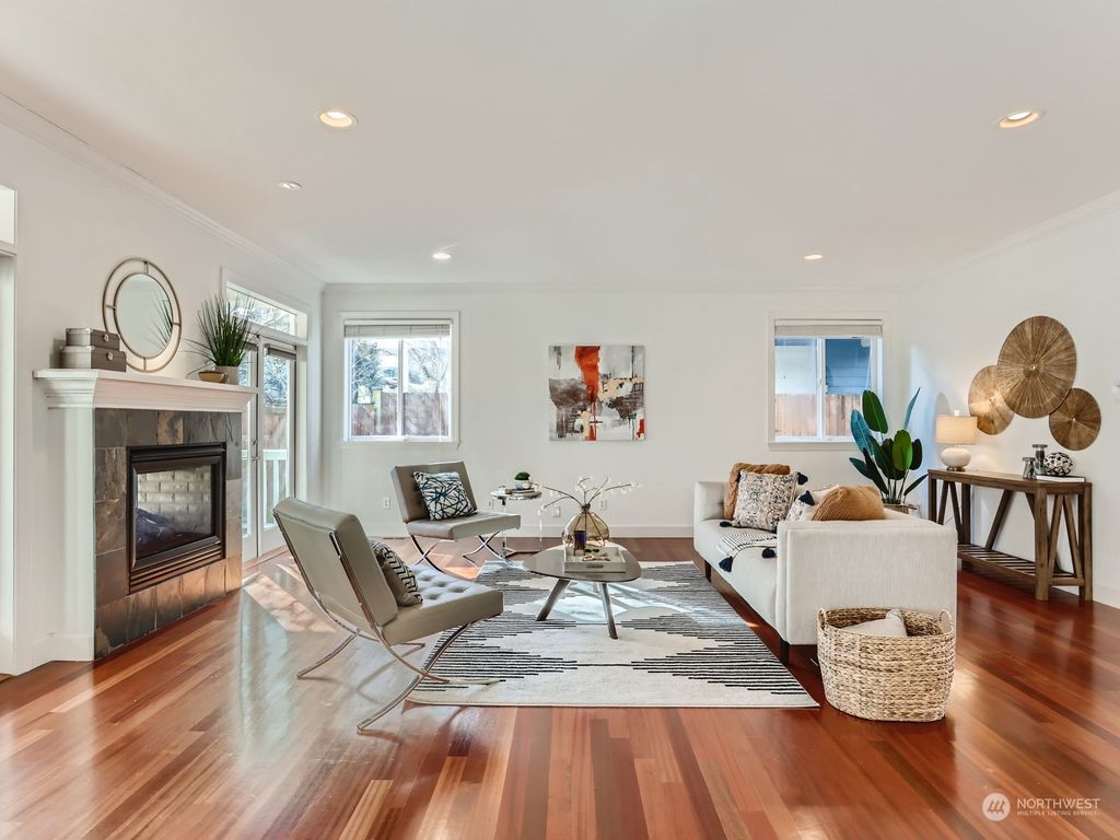 Photo of 7424 124th Avenue NE, Kirkland, WA 98033 (MLS # 2040017)