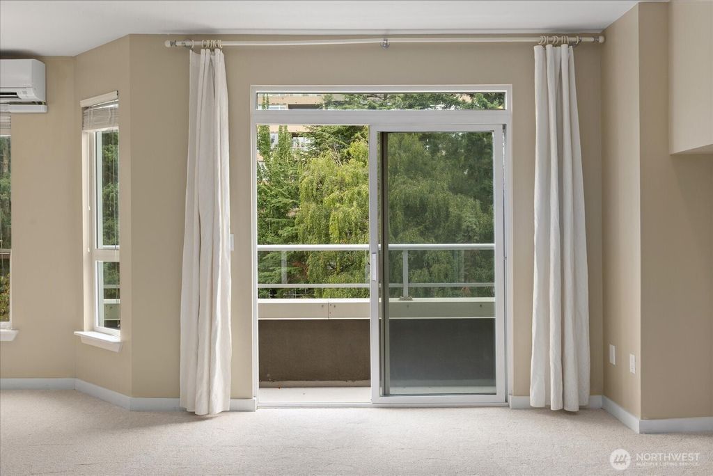 Photo of 925 110th Avenue NE #PH05, Bellevue, WA 98004 (MLS # 2497891)